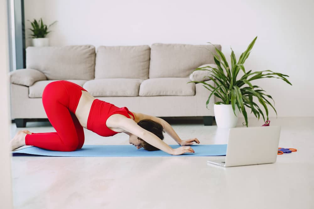 Astuces-pour-faire-du-yoga-à-la-maison